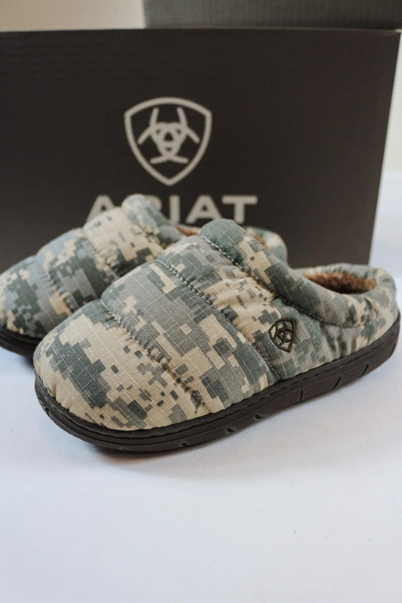 Boy's Camo Crius Clog Ariat Slipper