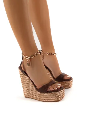 Idolize Choc Padlock and Chain Detail Wedged Heels