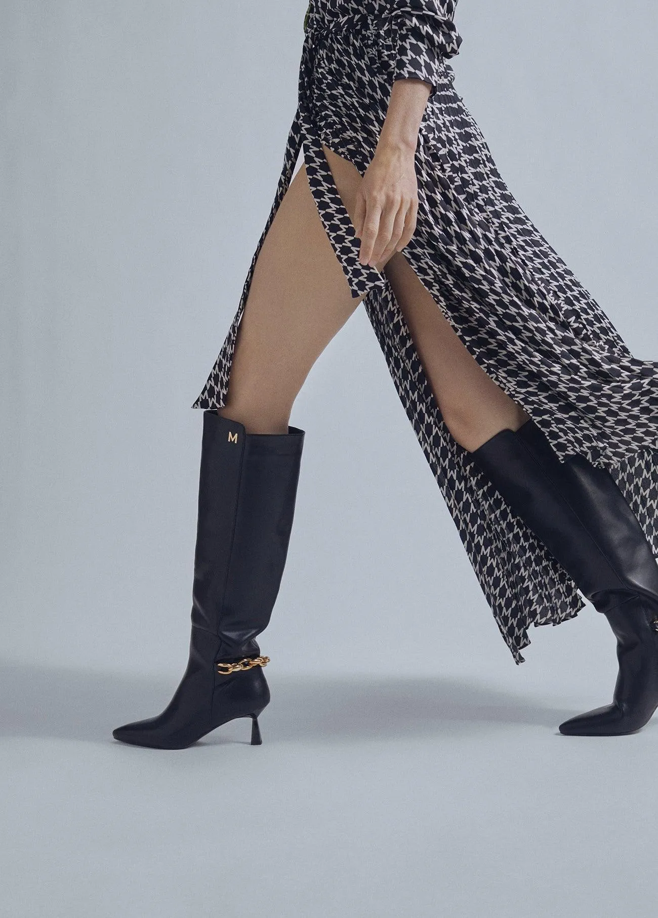 Knee-high leather boots with chain