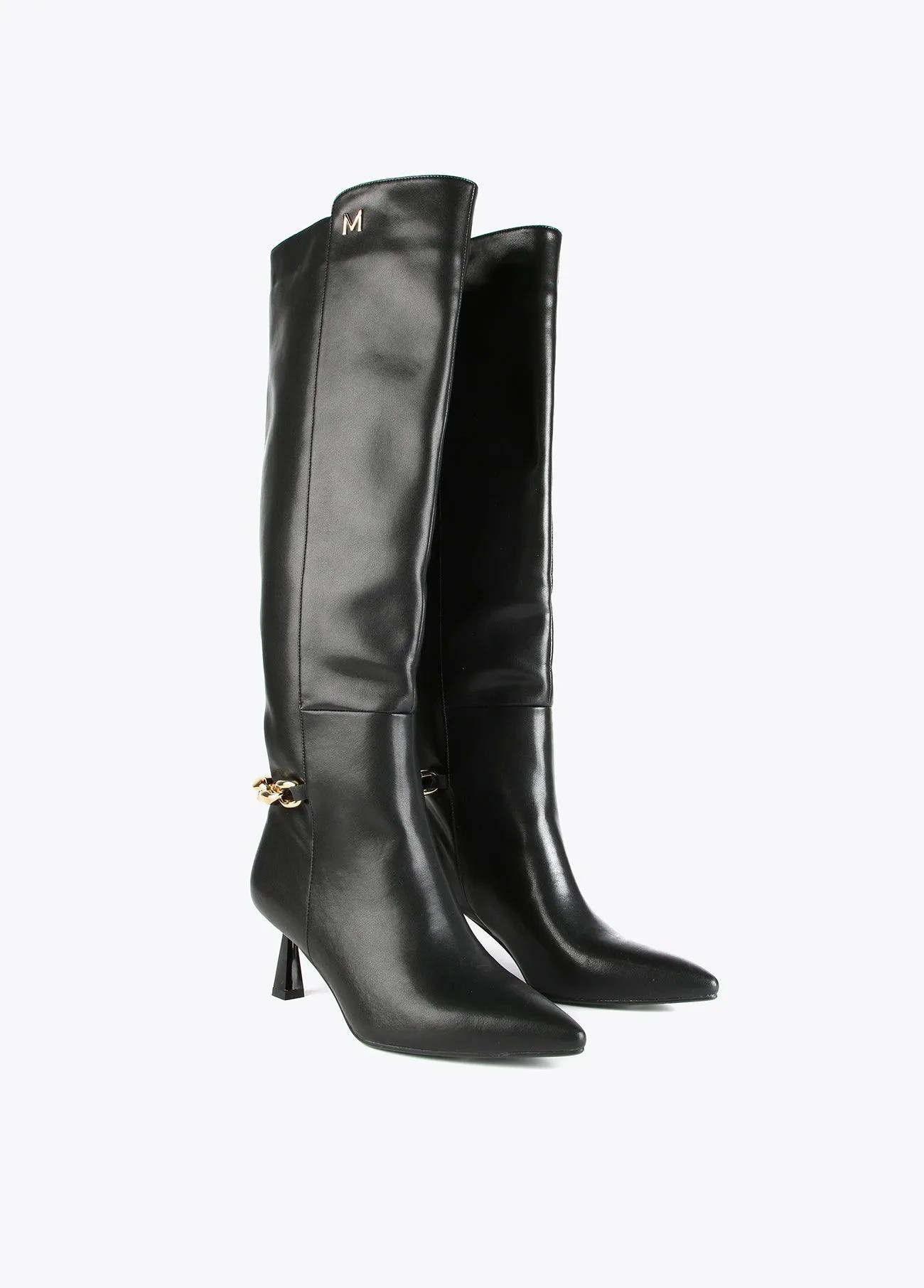 Knee-high leather boots with chain