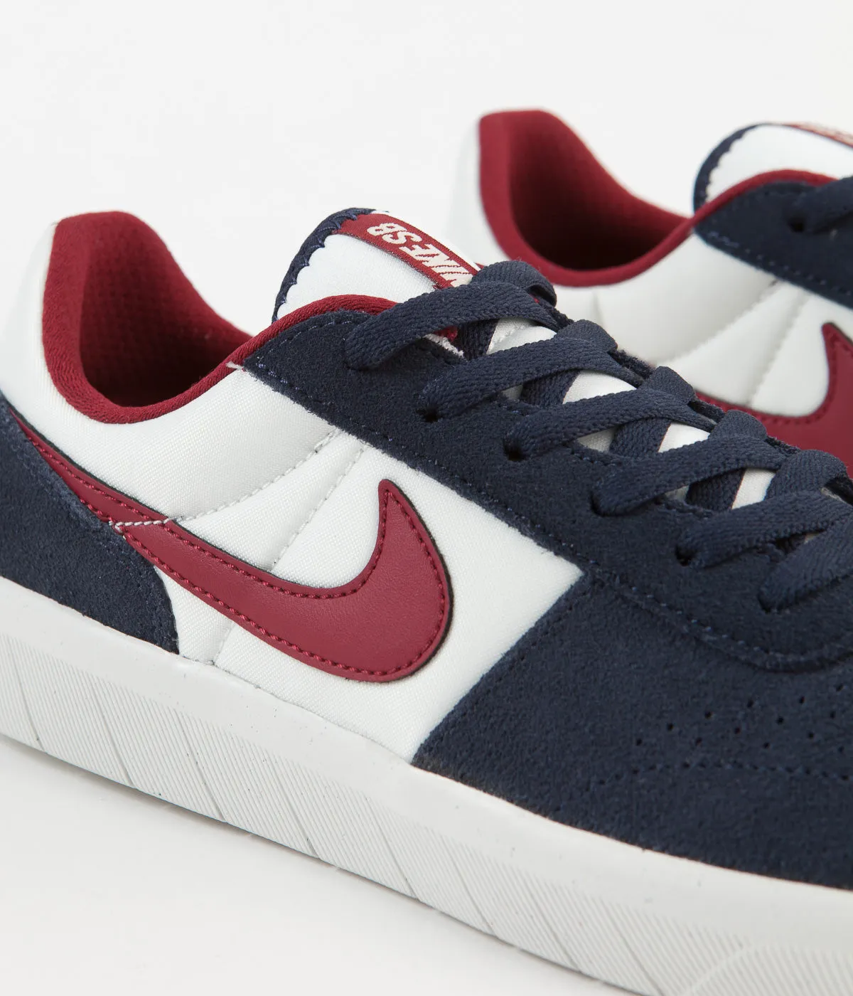 Nike SB Team Classic Shoes - Obsidian / Team Red - Summit White