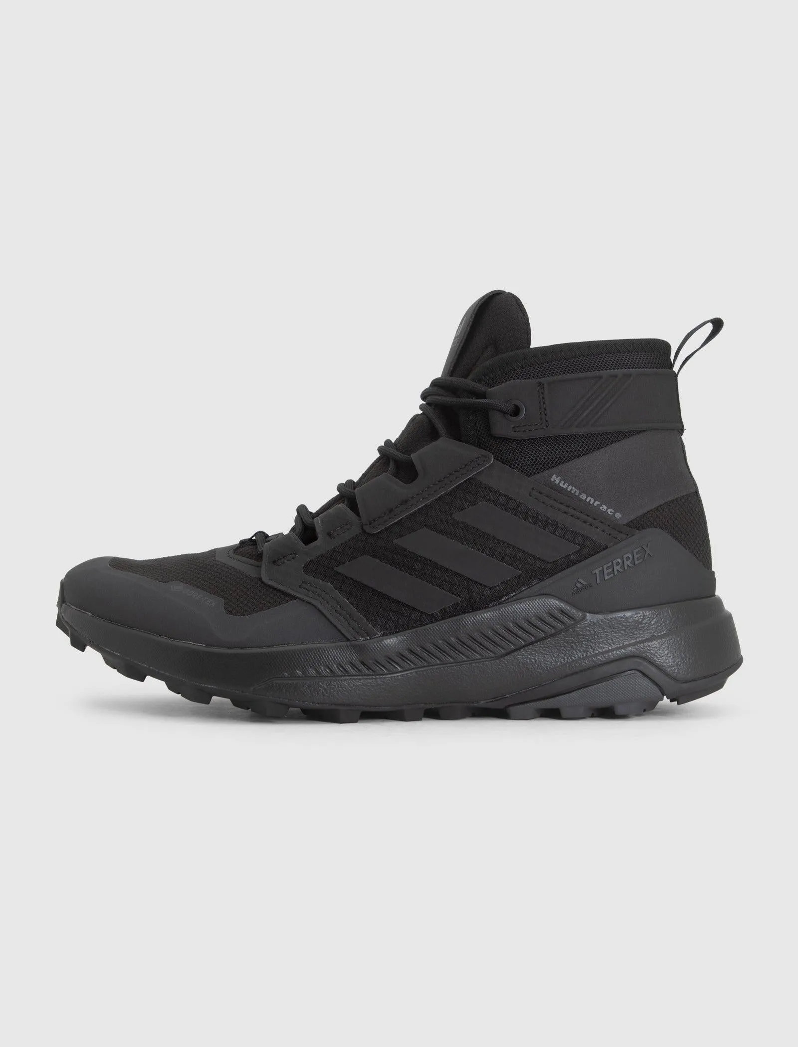 PHARRELL TERREX TRAILMAKER MID "TRIPLE BLACK"