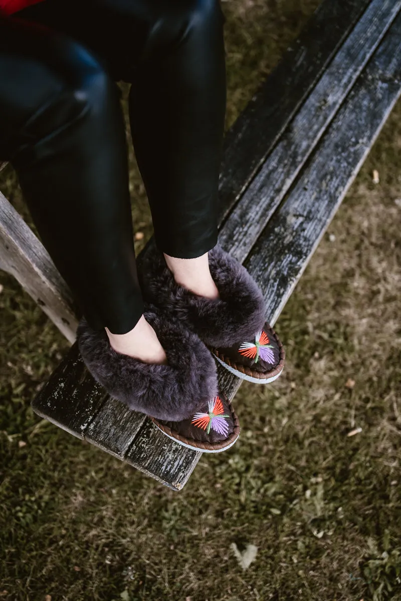 Sheepskin slippers with embroidery  'LUCKY DIP'